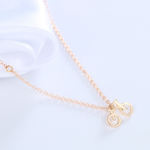 ❤️4 for $20 Sale❤️ 18k Gold plated Necklace - Picture 2 of 3